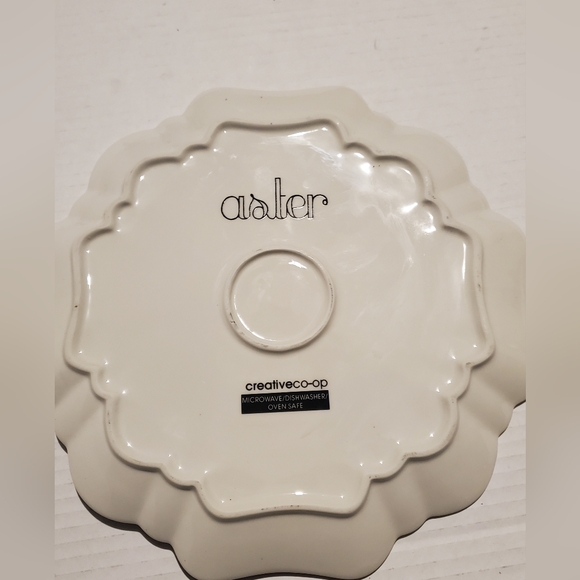 Creative Co-Op Decorative Aster Plate - Picture 2 of 2